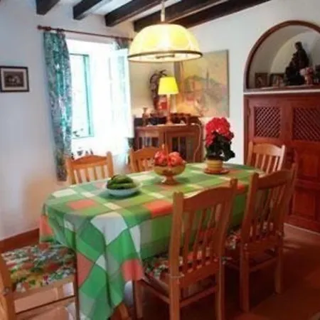 Renoviertes In Mit Sonniger Terrasse Und Meerblick Holiday home
